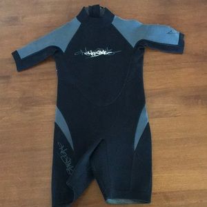 HD Sport size junior 12 wet suit. Short sleeve & legs, zip back w pull like new